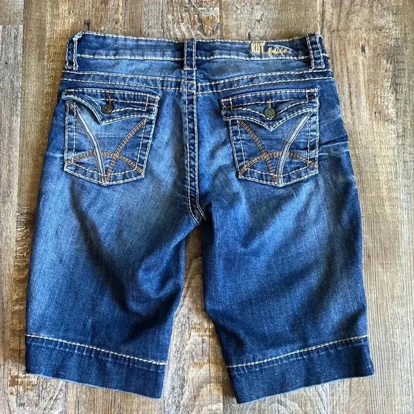 Kit from  the Kloth | Natalie Bermuda Shorts - Picture 6 of 8